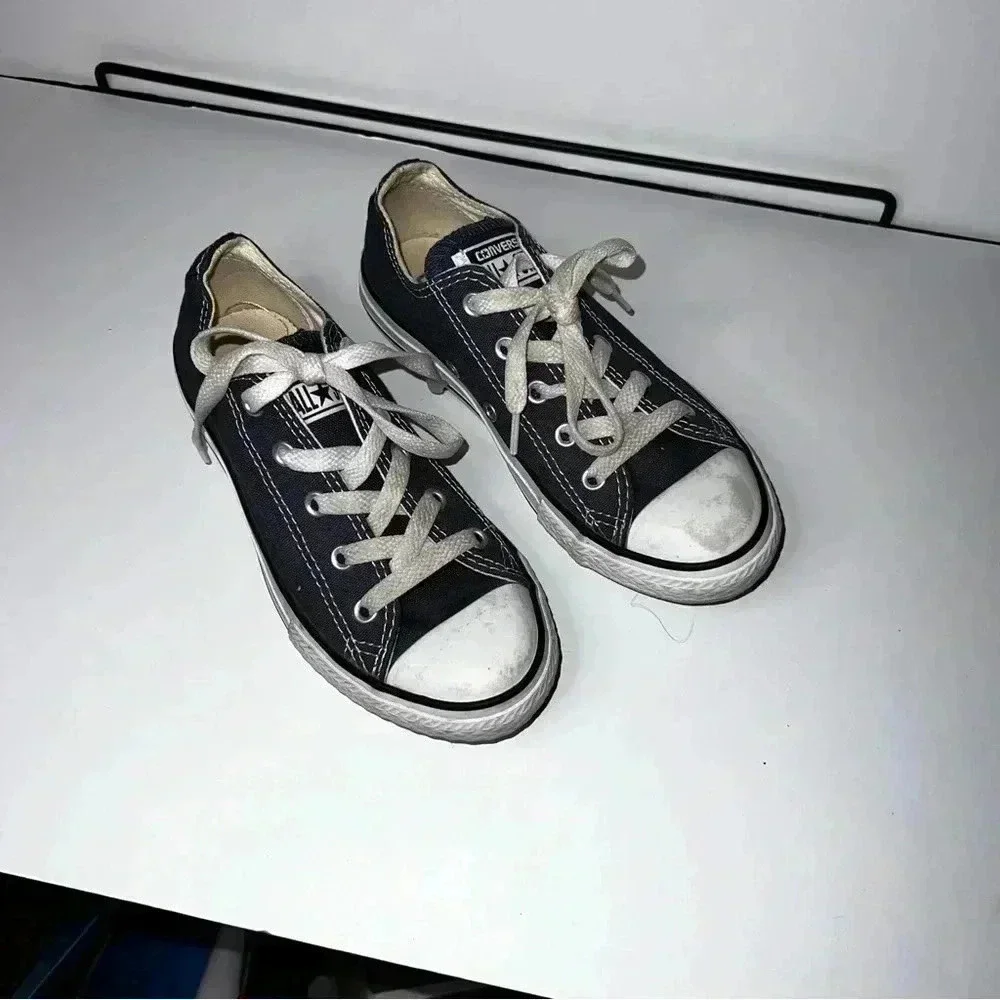 Converse Chuck Taylor all star shoes youth size 1 Grey & White Barely Worn